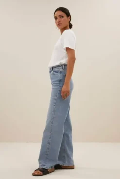 By bar Tops & T-shirts<holy logo top | bright white