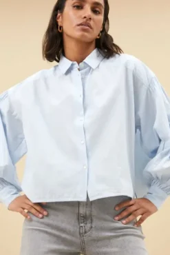 By bar Chemisiers<sarah short chambray blouse | light blue